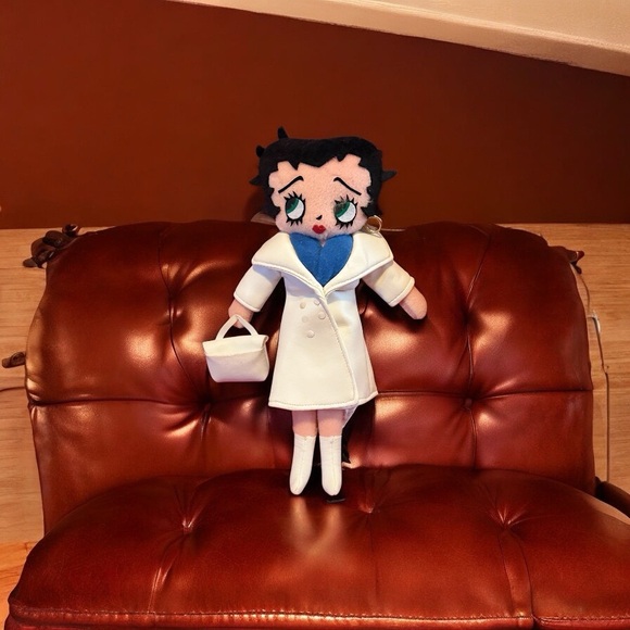 Extremely Rare Vintage Betty Boop Cutie Box Doll in White and Blue Outfit - Picture 1 of 6